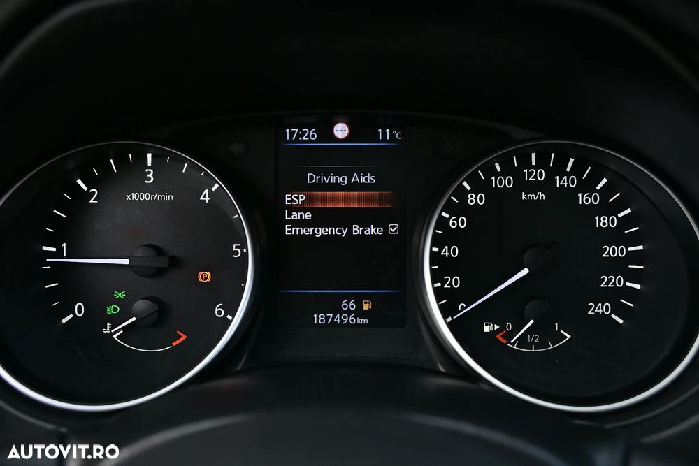 Nissan Qashqai 1.7 dCi TEKNA - 17