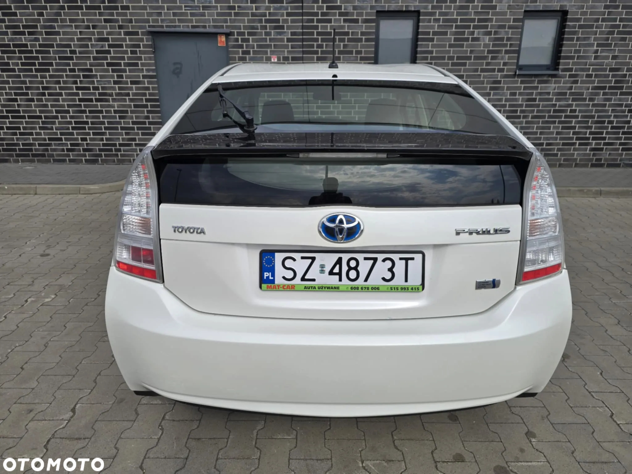 Toyota Prius (Hybrid) Executive - 16
