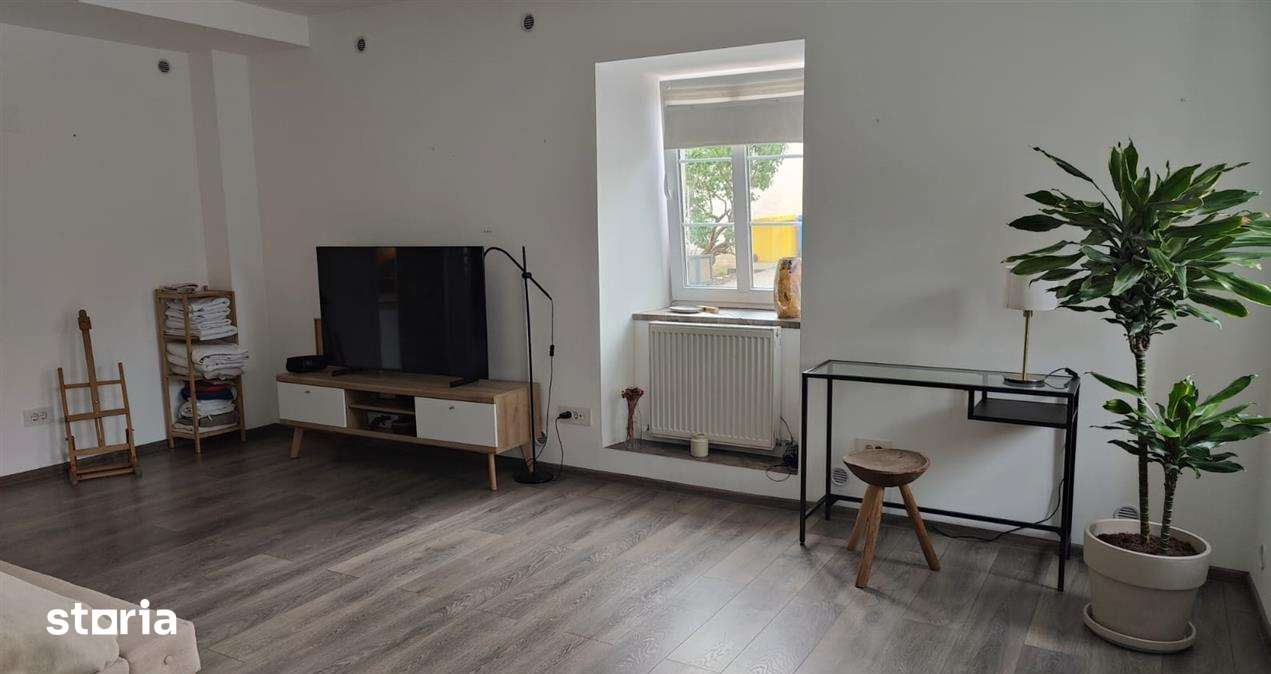 Studio elegant de închiriat în Schiller Residence–Centrul Vechi Brașov - Imagine principală: 2/5