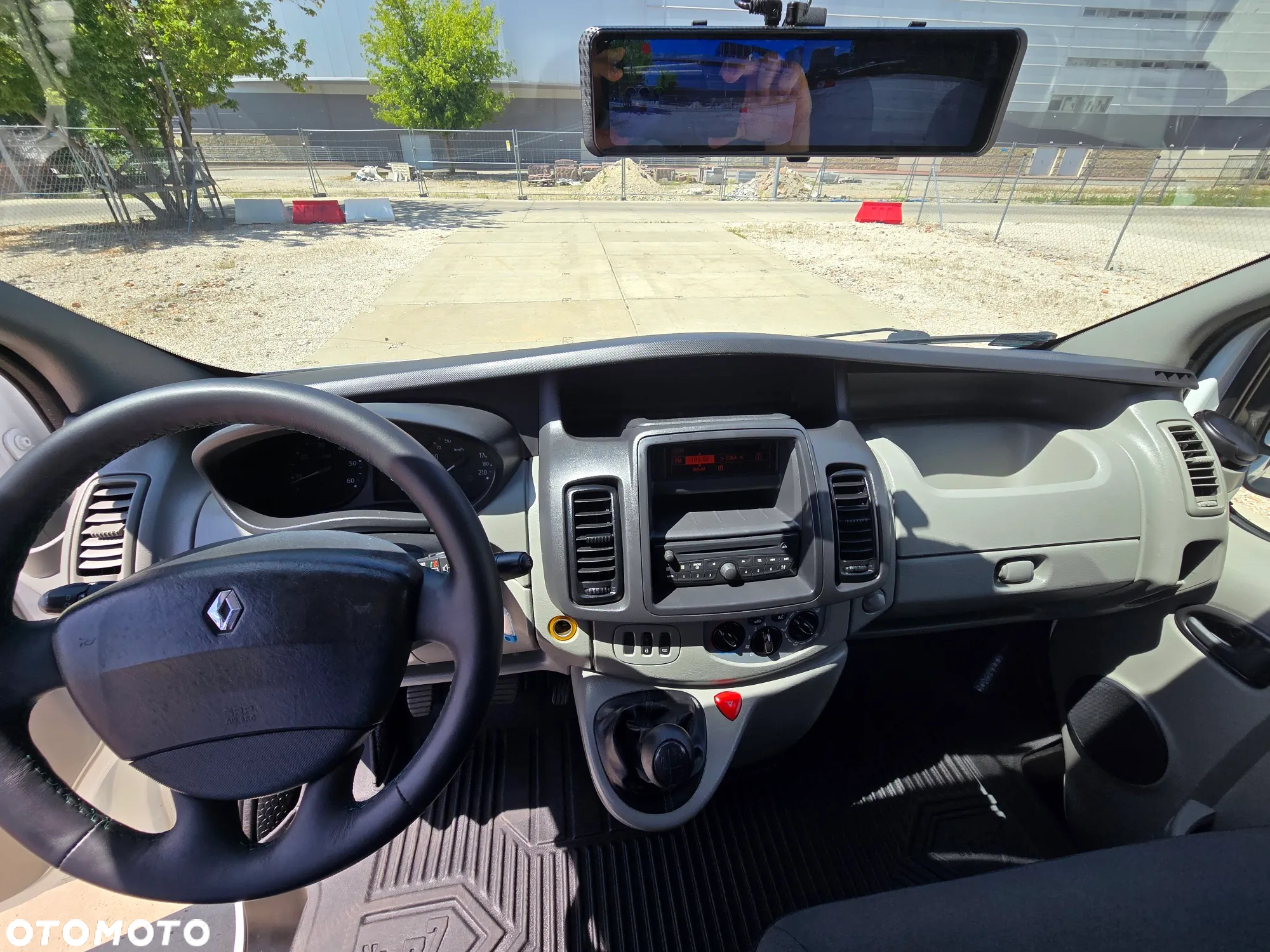 Renault TRAFIC - 24
