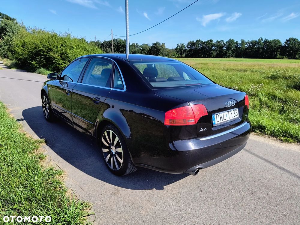 Audi A4 Limousine - 5