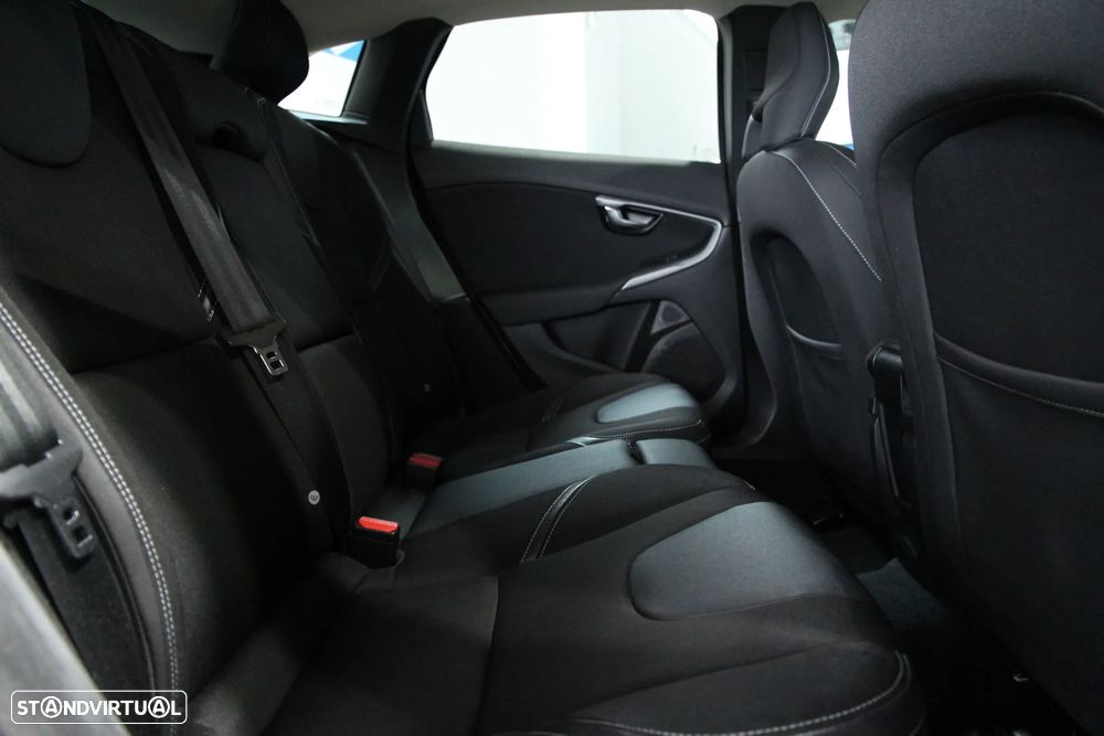 Volvo V40 2.0 D3 Inscription - 18