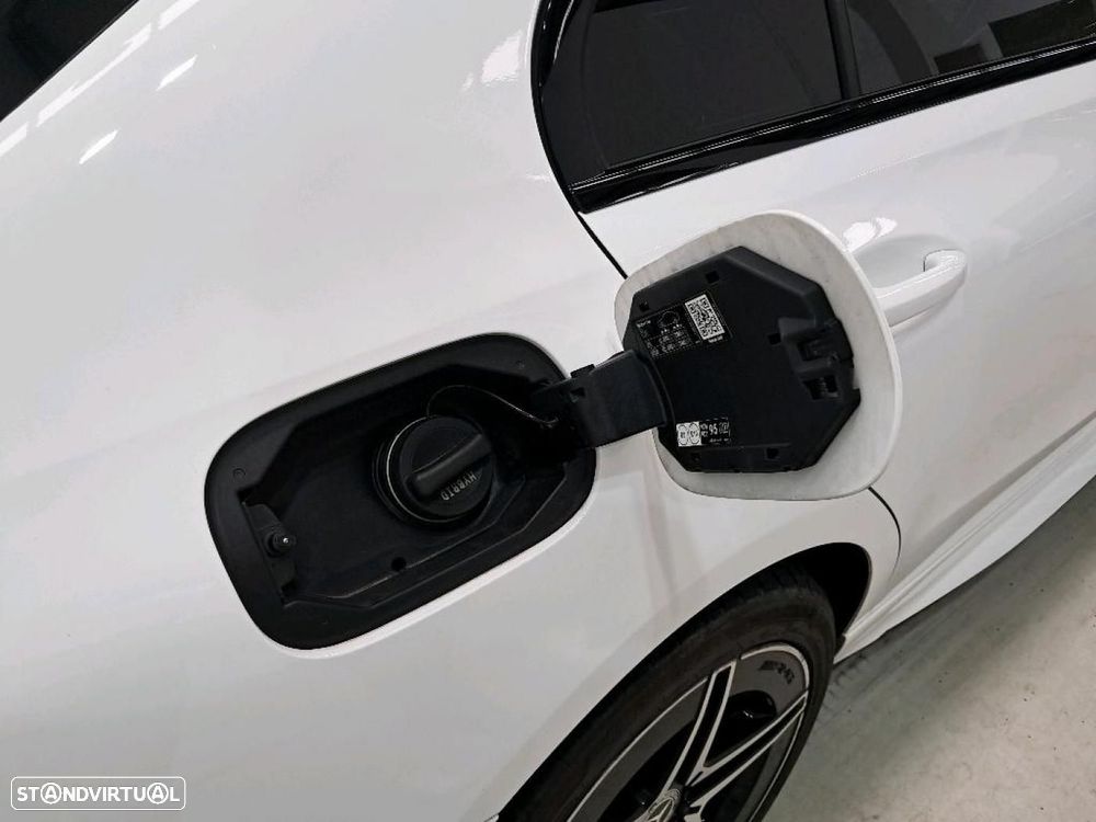 Mercedes-Benz C 300 e AMG Line - 41