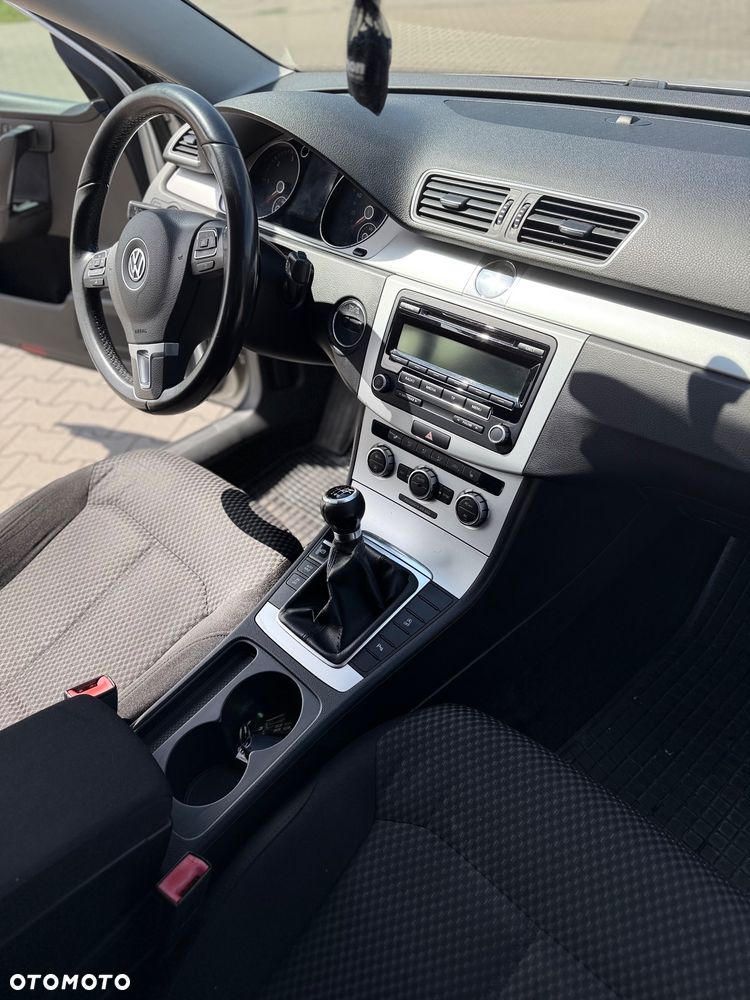Volkswagen Passat 1.6 TDI Comfortline - 28