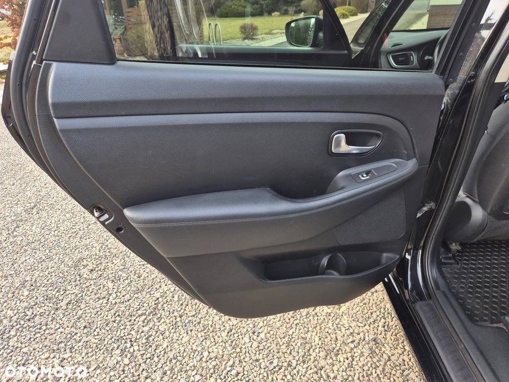 Kia Carens 1.7 CRDi 115 Dream Team Edition - 22