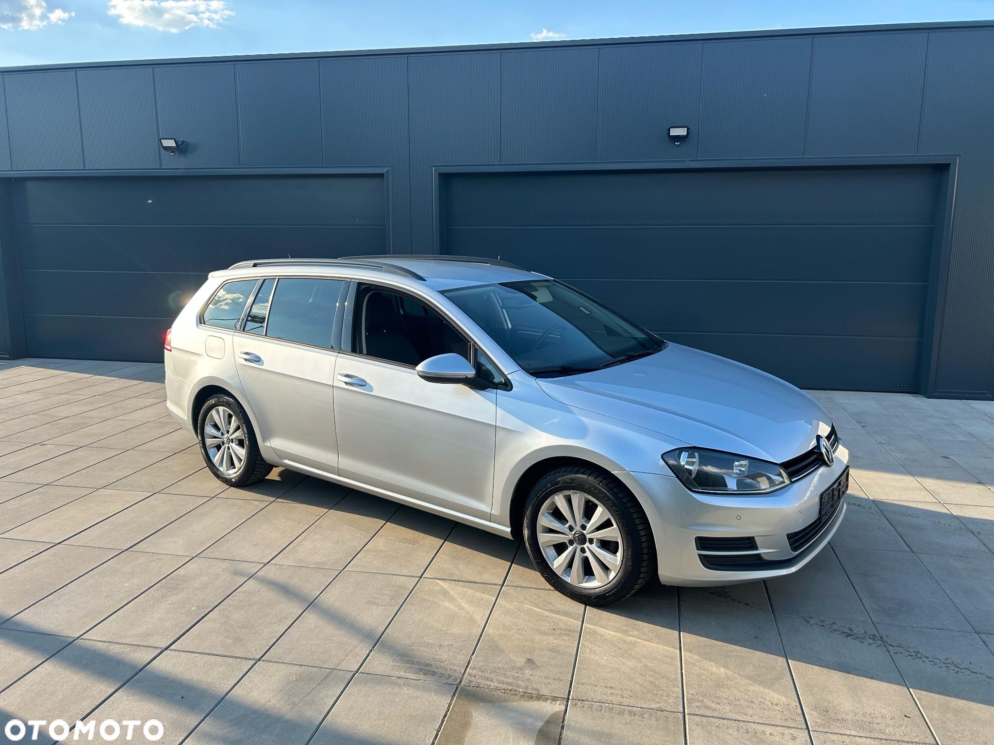 Volkswagen Golf - 1