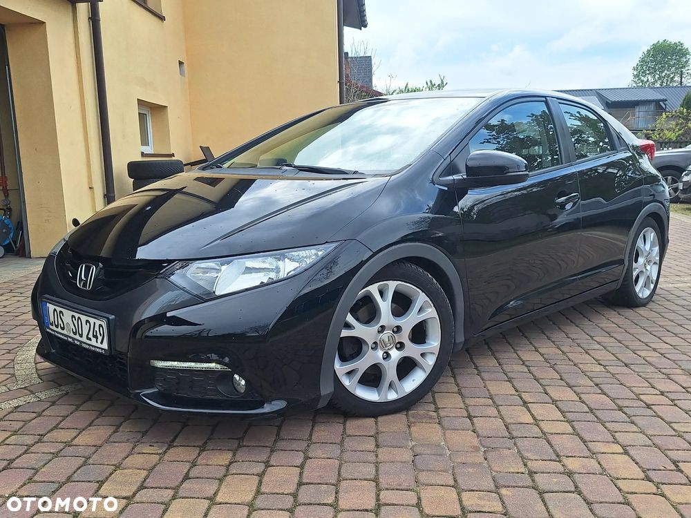 Honda Civic 1.8 i-VTEC Executive Black Edition - 1