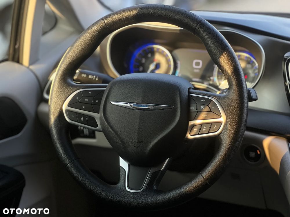 Chrysler Pacifica - 17