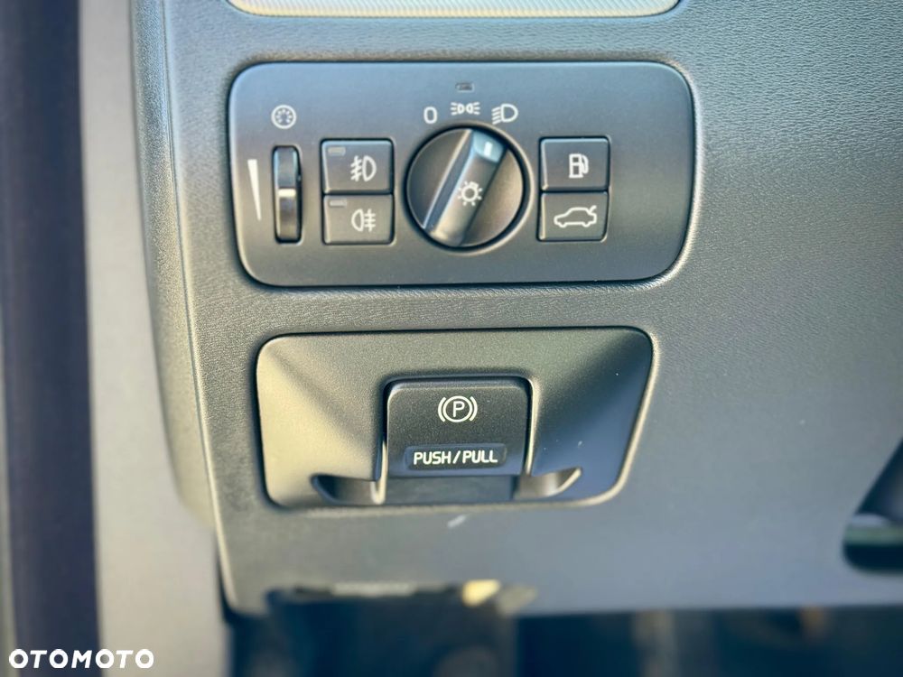 Volvo V70 2.5T R-Design Summum - 18