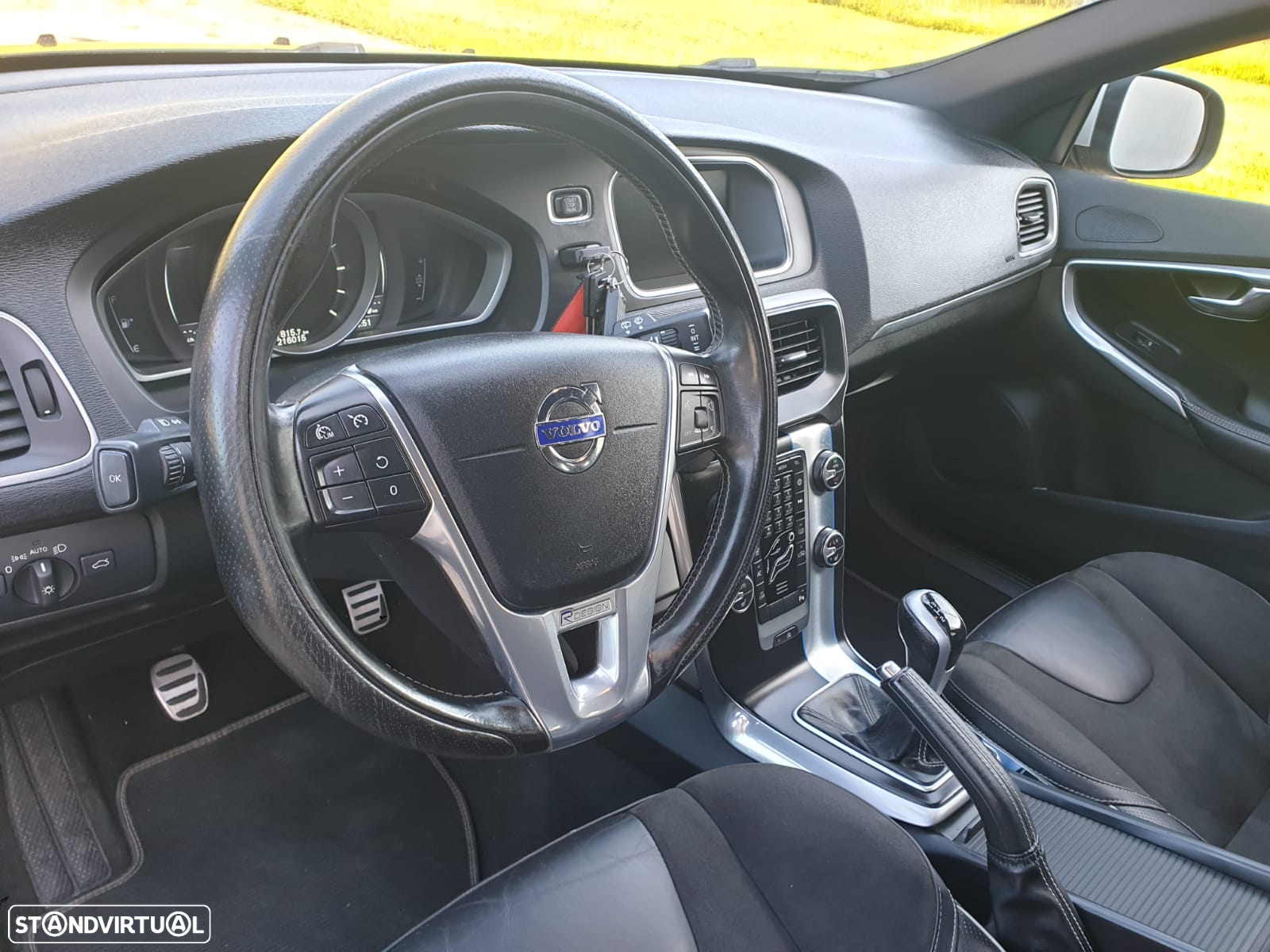 Volvo V40 2.0 D2 R-Design - 11