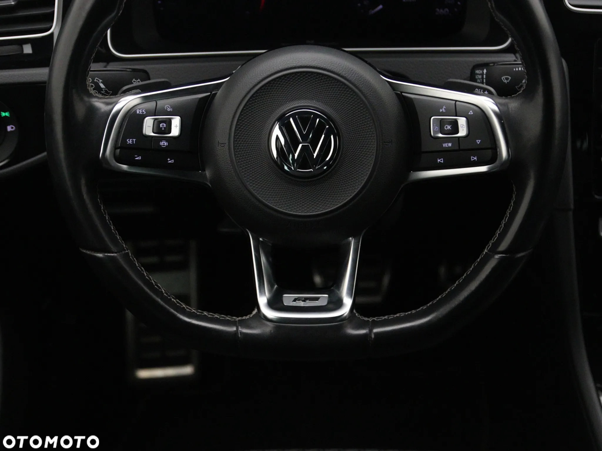 Volkswagen Golf 1.5 eTSI OPF DSG R-Line - 26