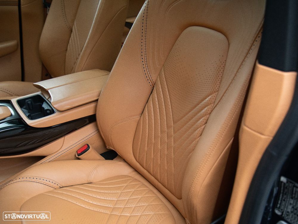 Aston Martin DBX Standard - 16