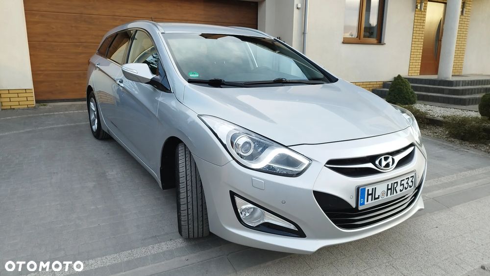 Hyundai i40 Kombi blue 1.6 Family - 2