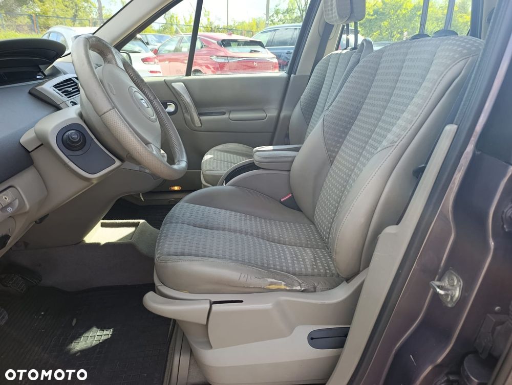 Renault Scenic 1.6 16V Dynamique - 11