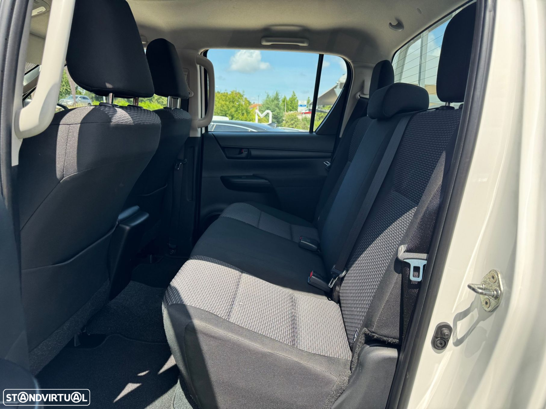 Toyota Hilux 2.4 D-4D 4WD CD CM - 11