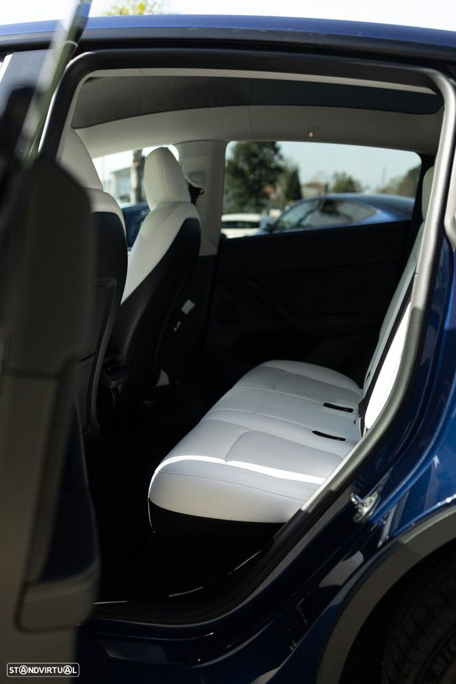 Tesla Model Y Long Range Dual Motor AWD - 17