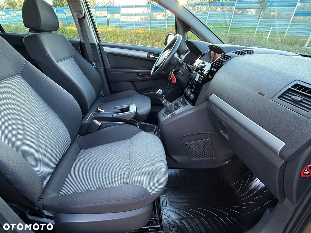 Opel Zafira - 26