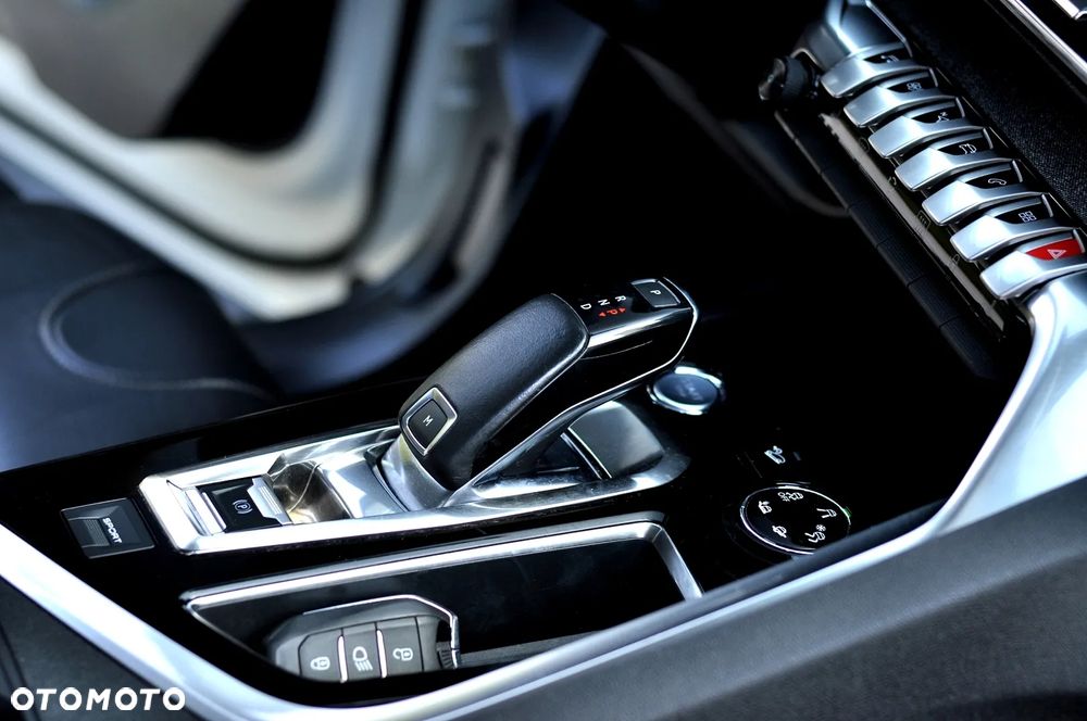 Peugeot 3008 1.2 PureTech Allure S&S EAT6 - 30