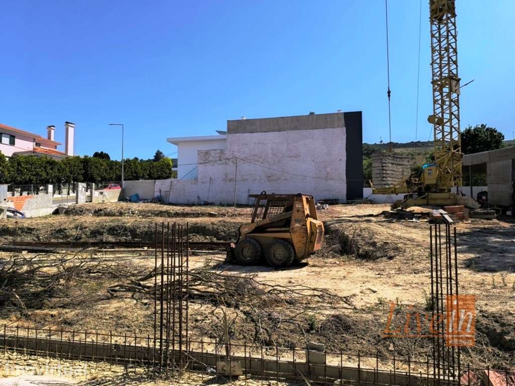 Lote de terreno com PROJETO APROVADO em Torres Vedras - Grande imagem: 2/7