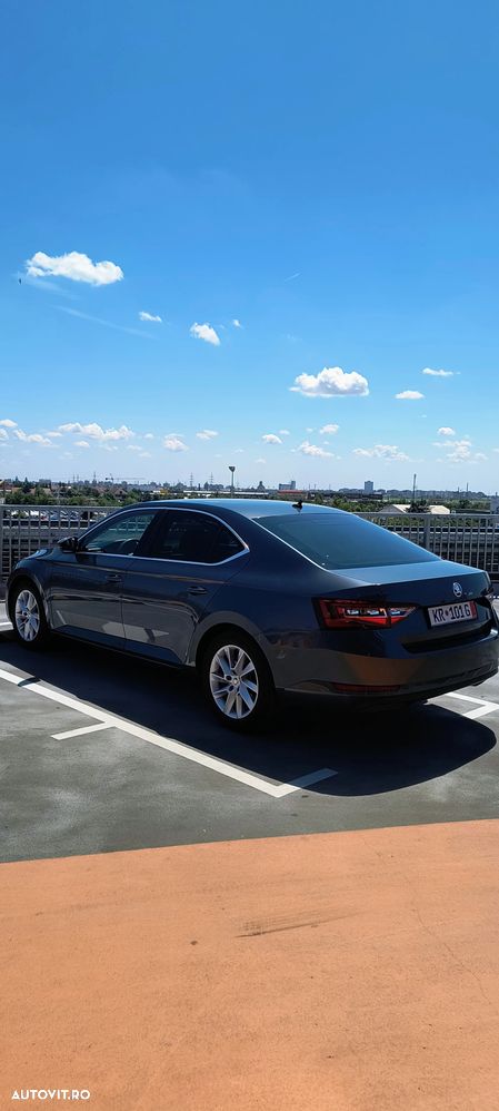 Skoda Superb 2.0 TDI DSG Style - 6