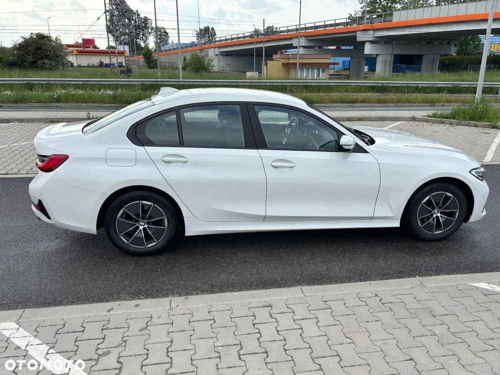 BMW Seria 3 318i - 8