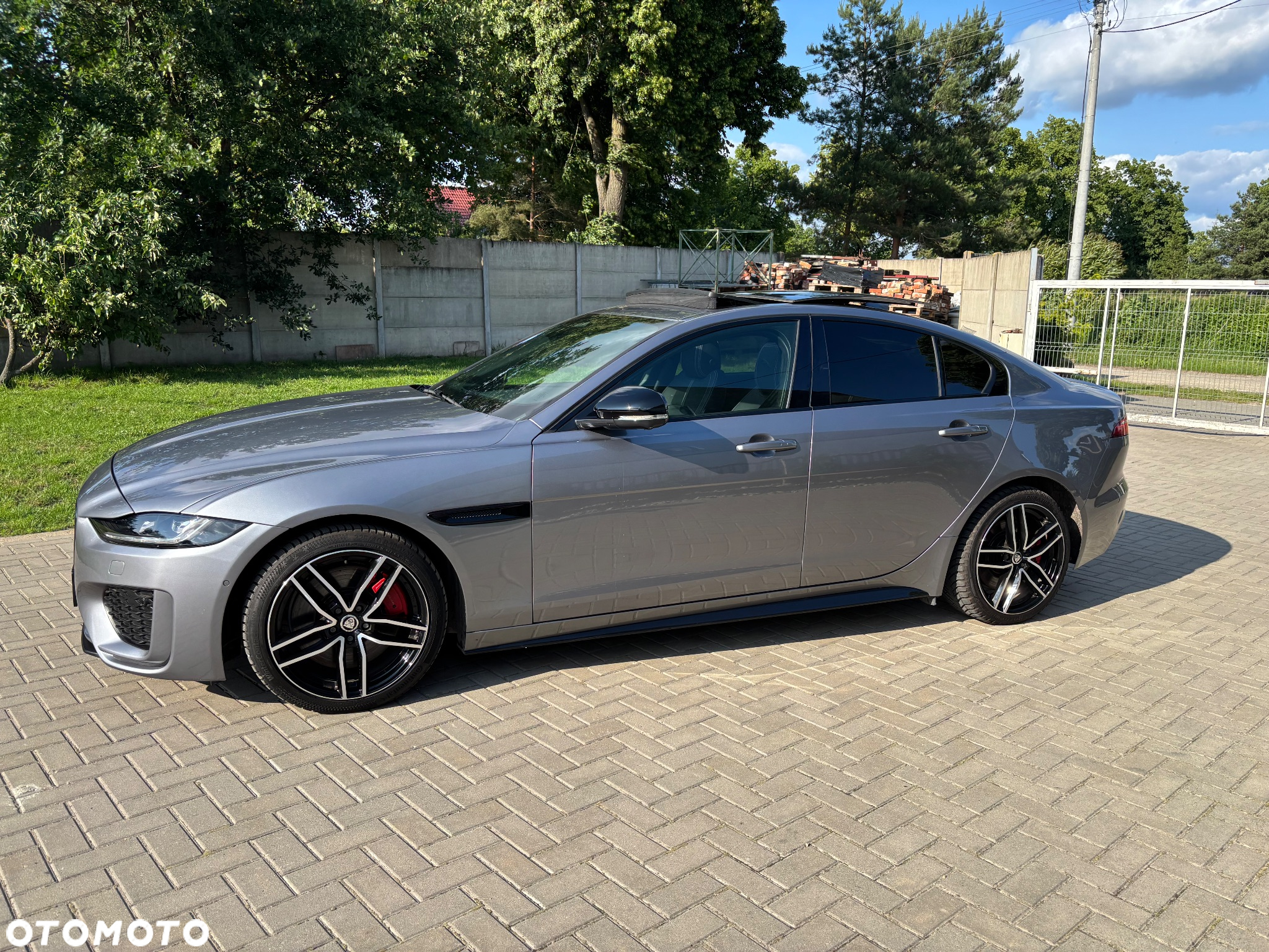 Jaguar XE 2.0 P250 R-Dynamic Black - 4