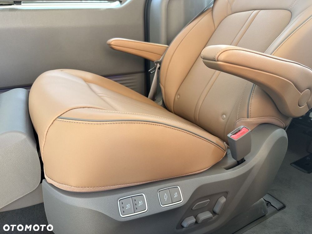 Hyundai Staria - 27