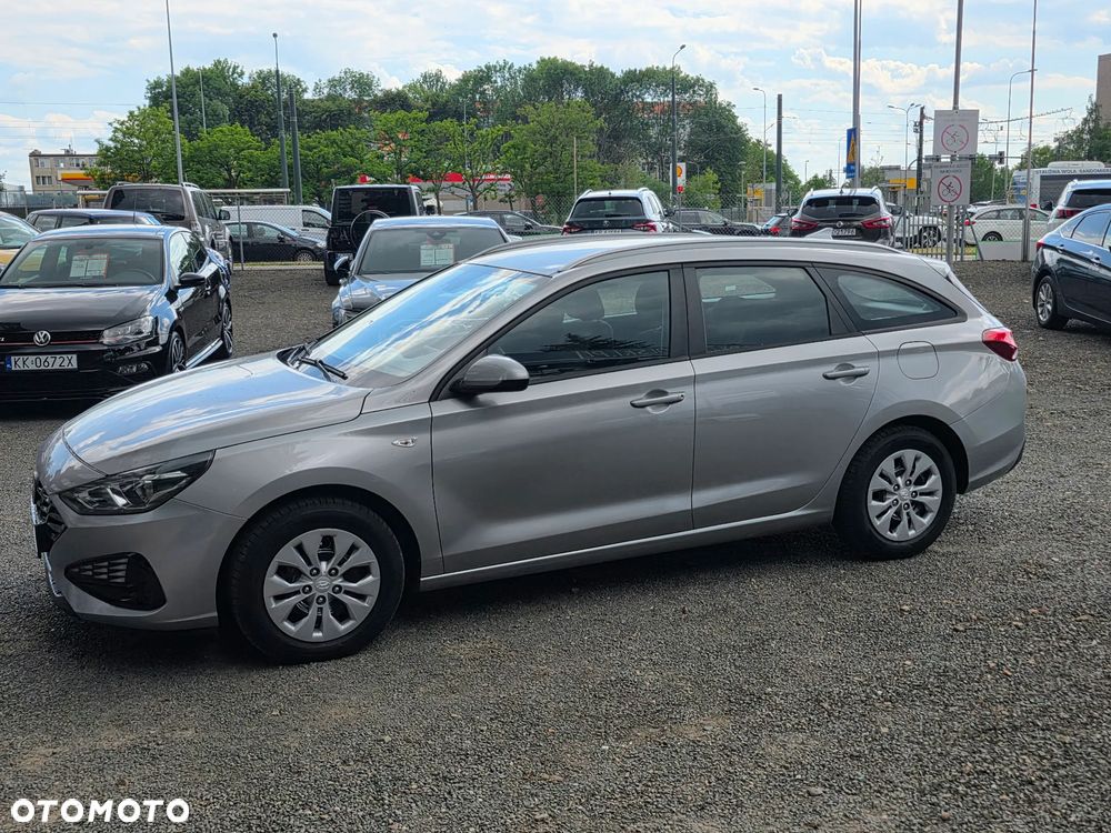 Hyundai i30 1.5 DPI Classic + - 13