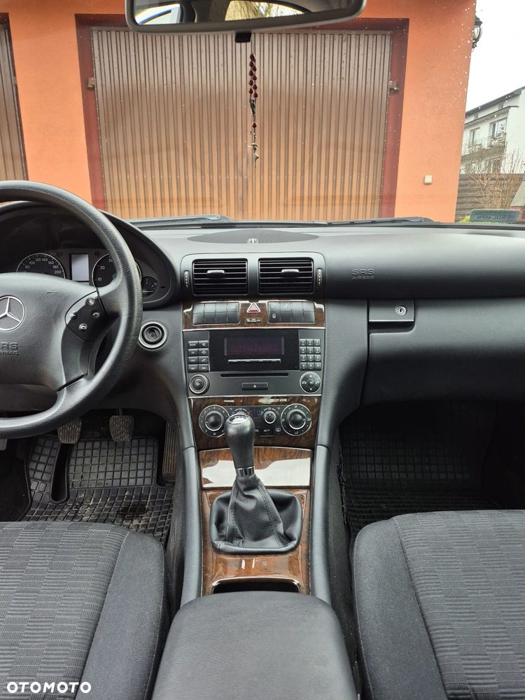 Mercedes-Benz Klasa C 180 Kompressor Classic - 8
