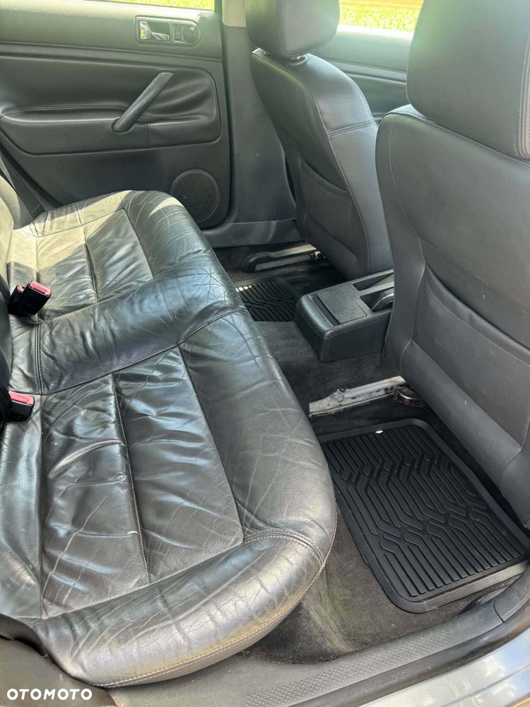 Volkswagen Passat 1.9 TDI Highline - 11
