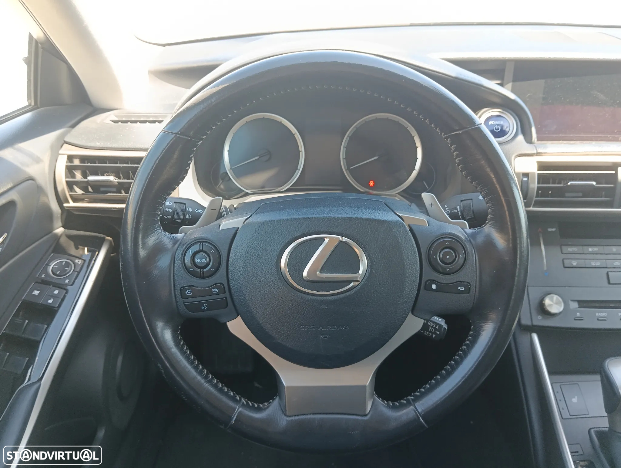 Lexus IS 300H Executive+ - 9