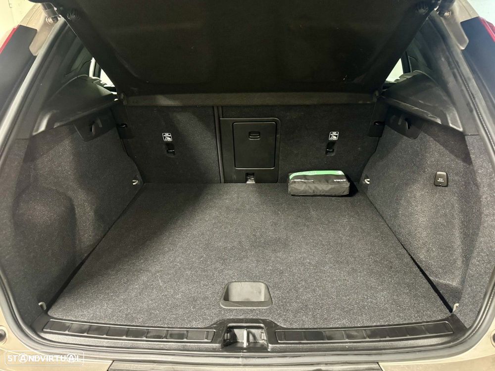 Volvo XC 40 1.5 T5 PHEV Momentum Plus - 35