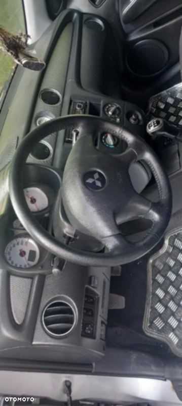 Mitsubishi Outlander - 4