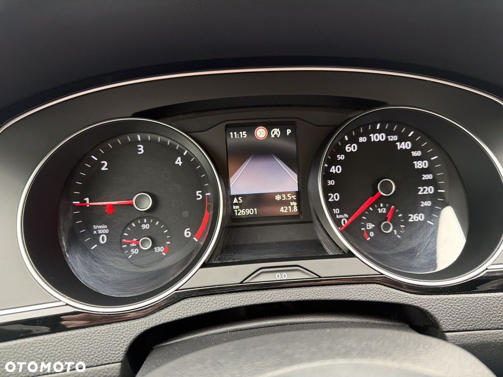 Volkswagen Passat - 22