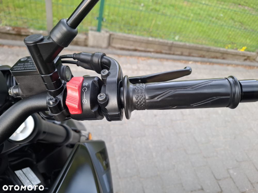Yamaha MT - 12