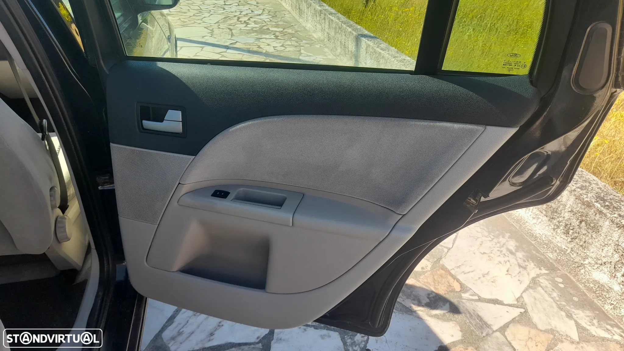 Ford Mondeo SW 2.0 TDdi Ghia - 32