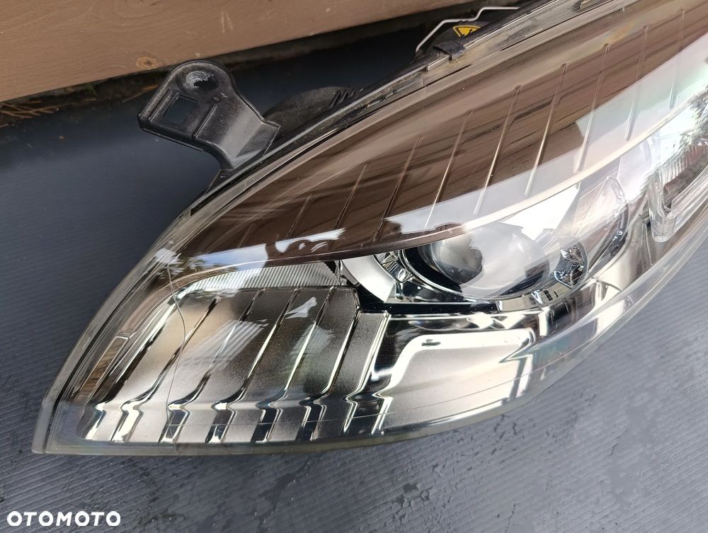 Renault Megane III MEGANE 3 lampa Xenon prawy przód 260100021R lewy przód 260606389R - 8