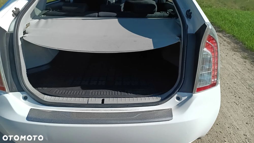 Toyota Prius (Hybrid) - 5