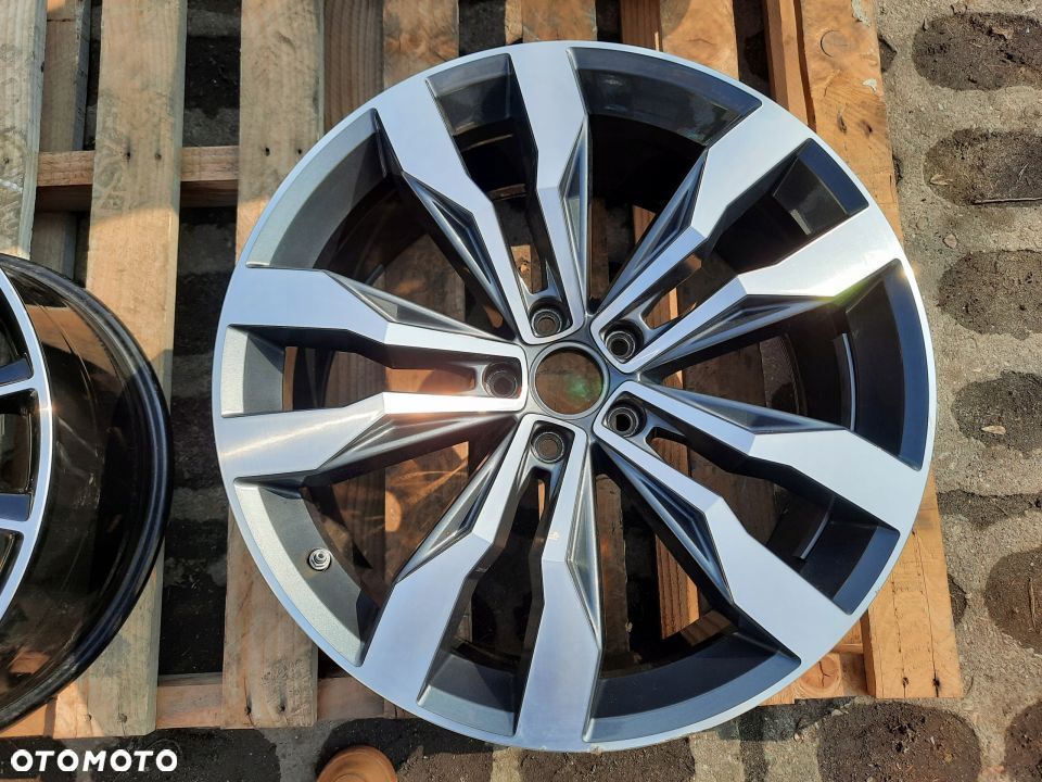 ORYG. VW TIGUAN 5NA 20 8.5J ET36 R-LINE 1005 - 1
