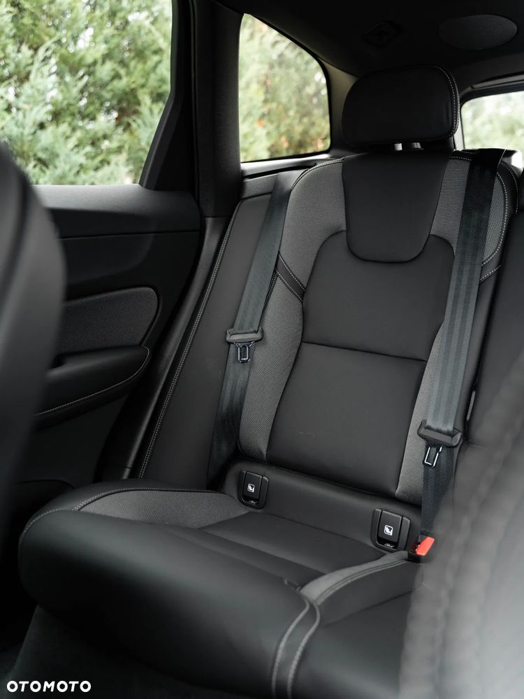 Volvo XC 60 B5 B AWD Plus Dark - 39