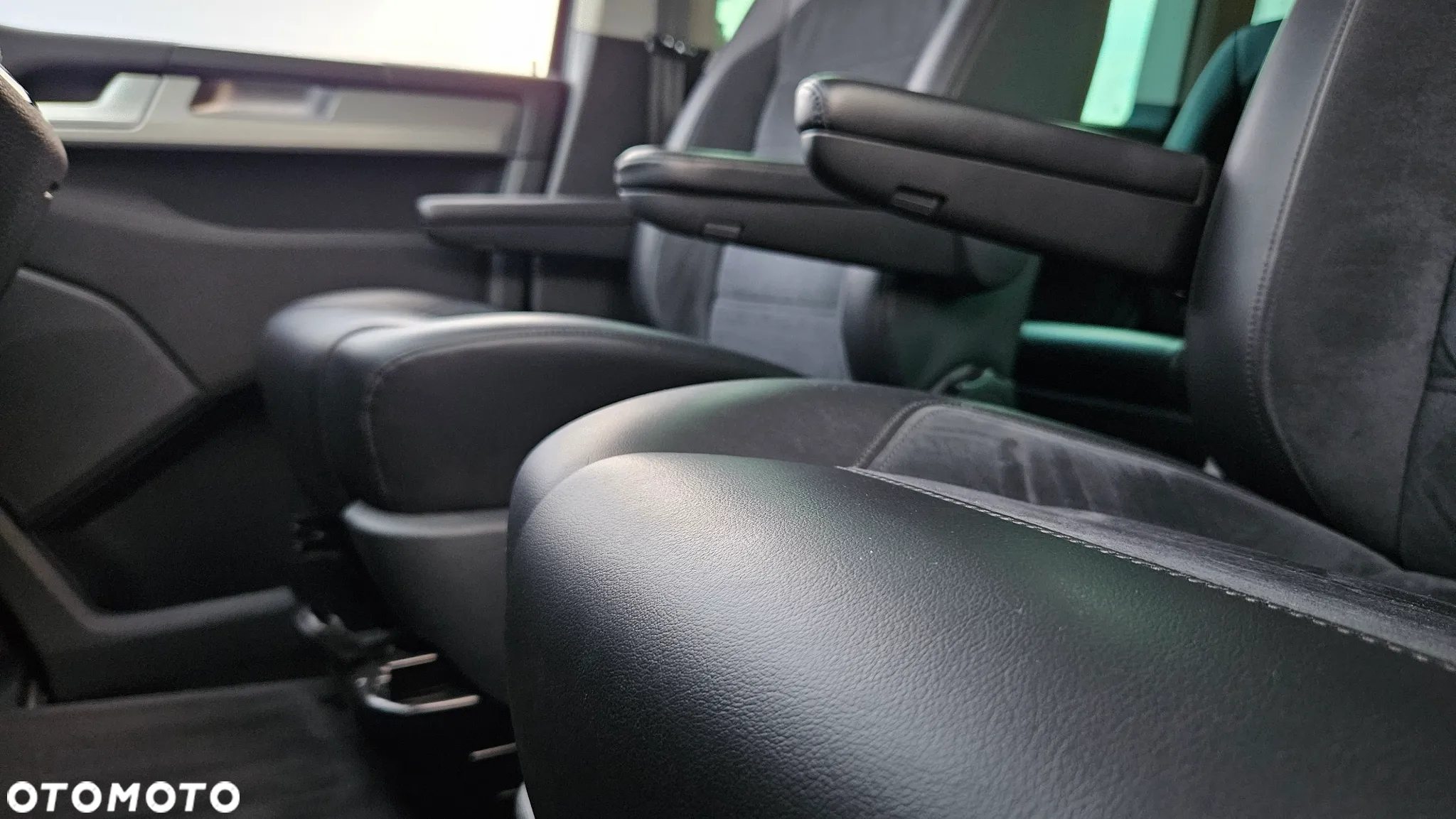 Volkswagen Multivan 2.0 TDI L1 70 Years Bulli 4Motion DSG - 21