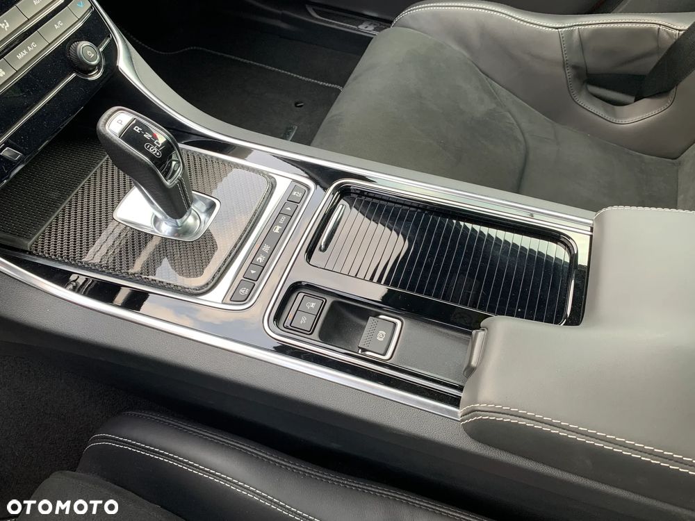 Jaguar XE S - 21