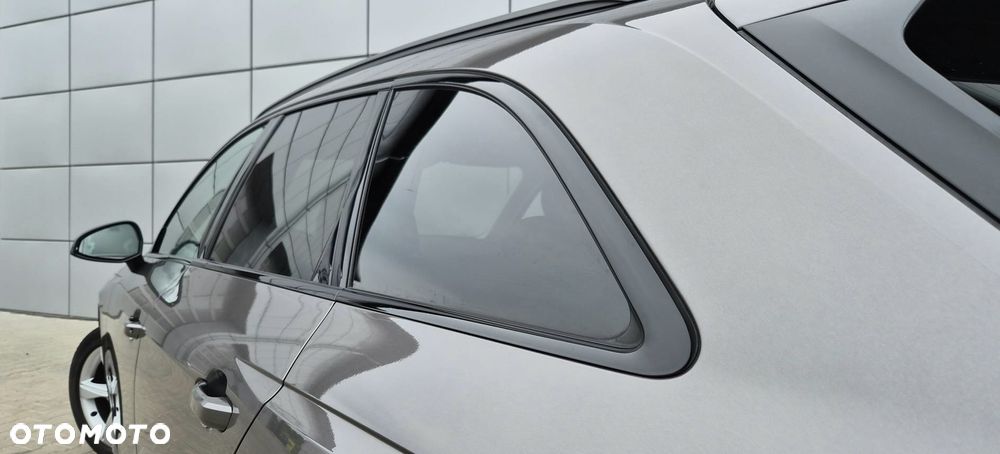 Audi A4 Avant 40 TFSI quattro S tronic advanced - 20