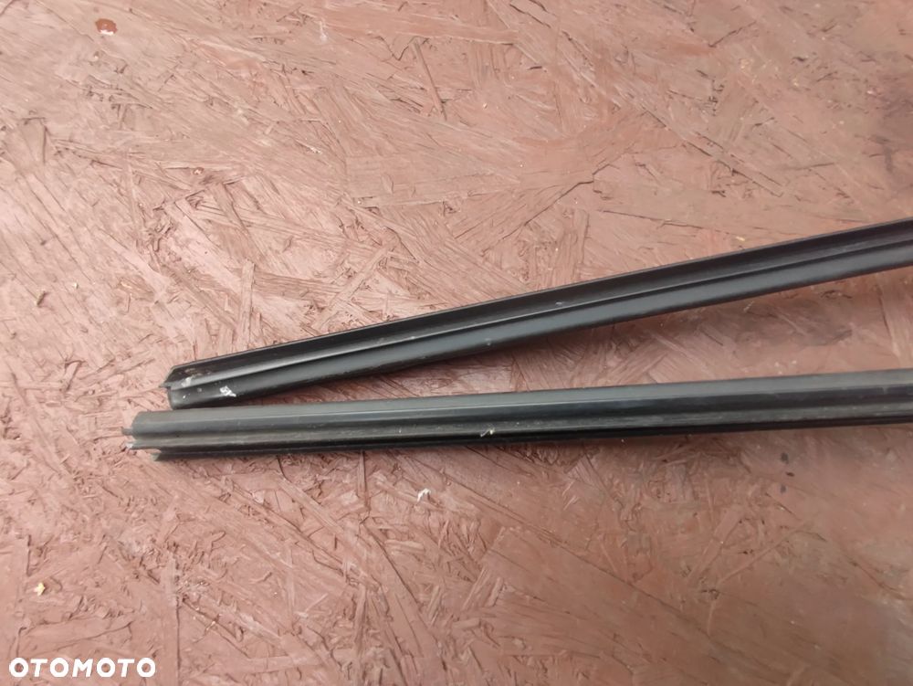 BMW E46 COUPE ORYGINALNA USZCZELKA DRZWI GÓRNA SZYBY WEWNĘTRZNA LEWA / PRAWA W DOBRYM STANIE O NR. 51 32 8 194 731 / 51 32 8 194 732 OEM - 16