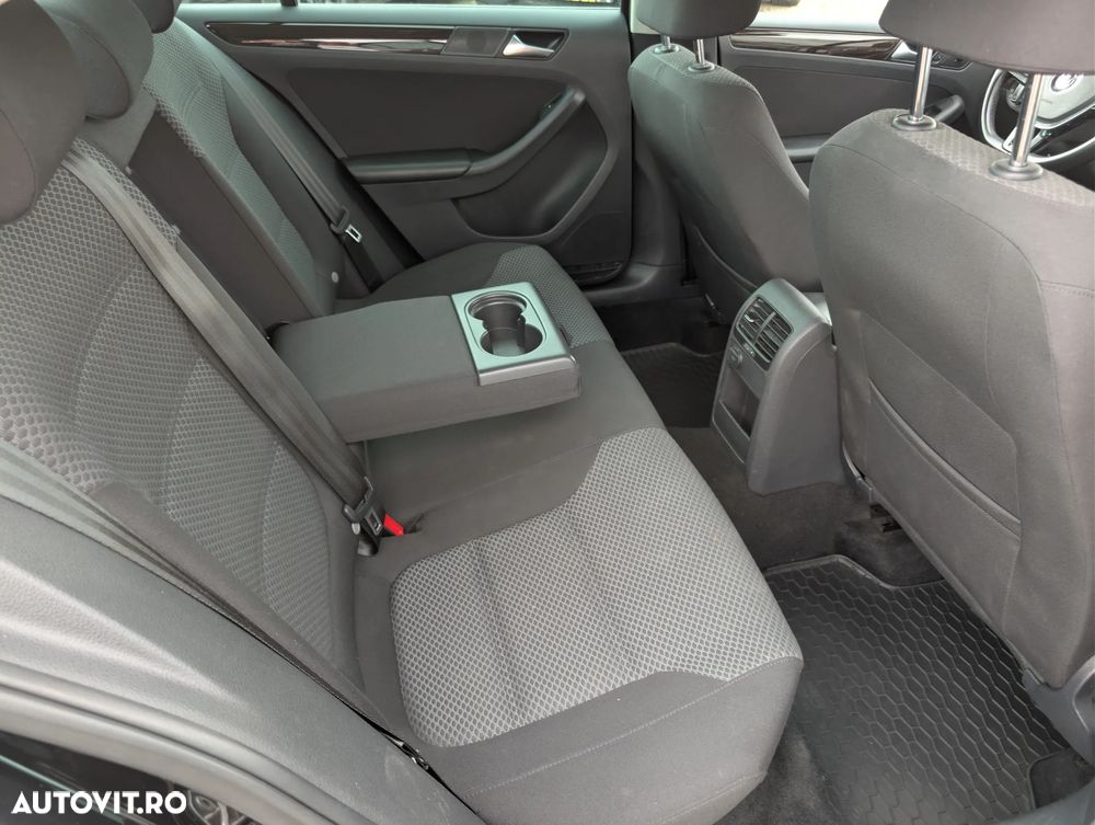 Volkswagen Jetta 2.0 TDI DSG Comfortline - 16
