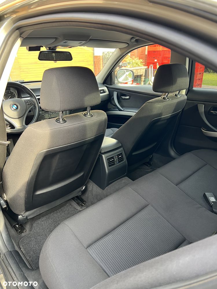 BMW Seria 3 318d - 24