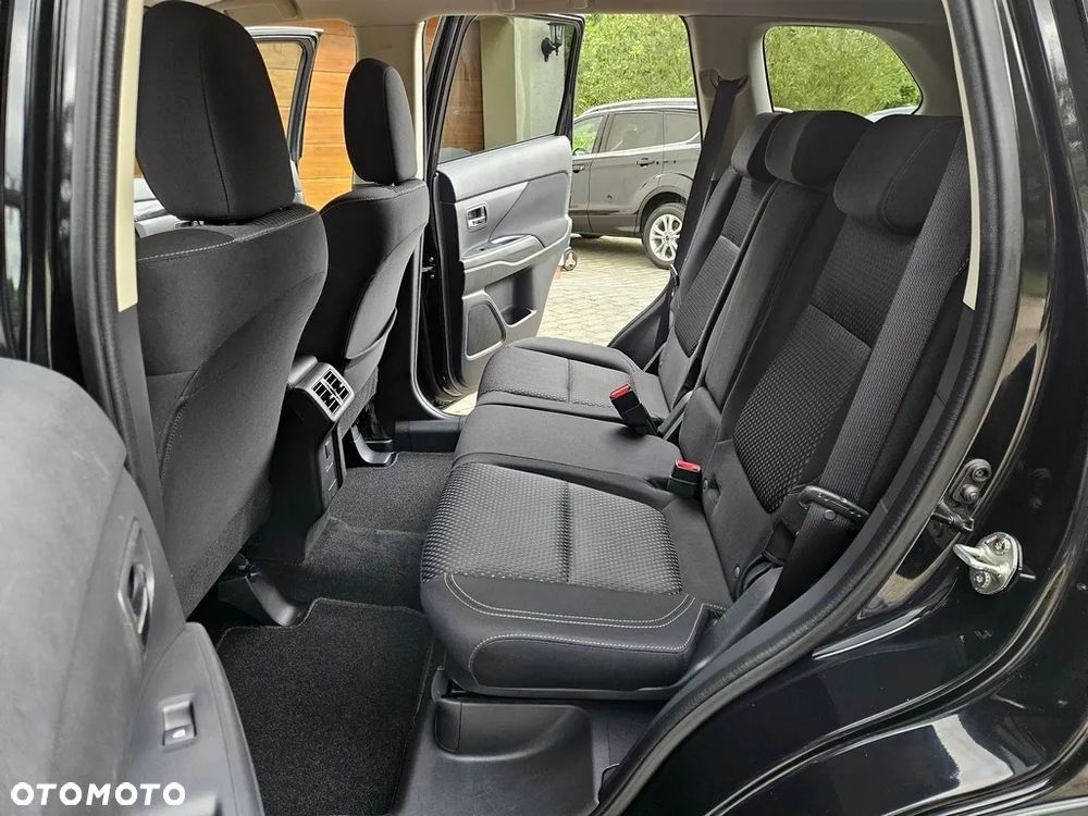 Mitsubishi Outlander - 23