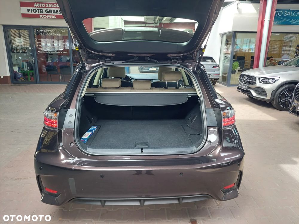 Lexus CT - 16