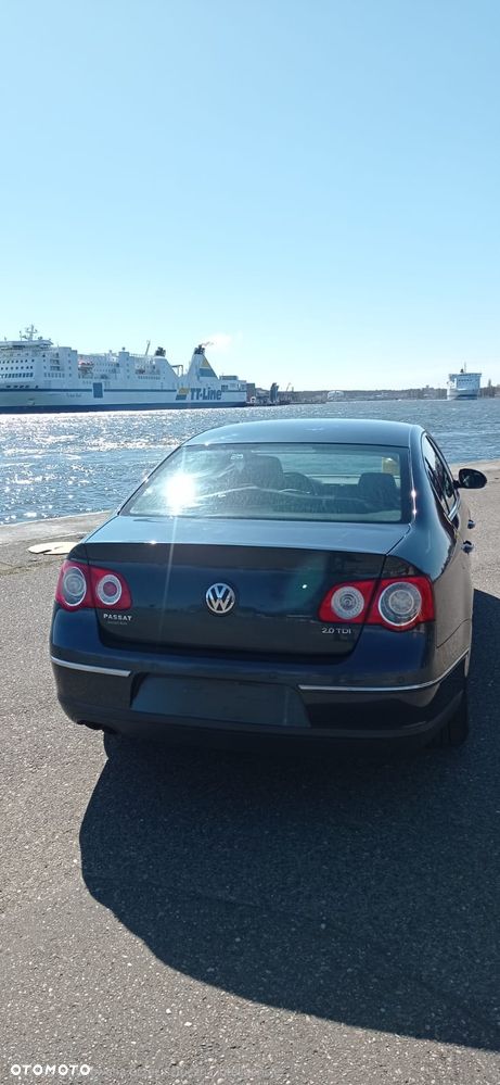 Volkswagen Passat 2.0 TDI DPF Highline - 4
