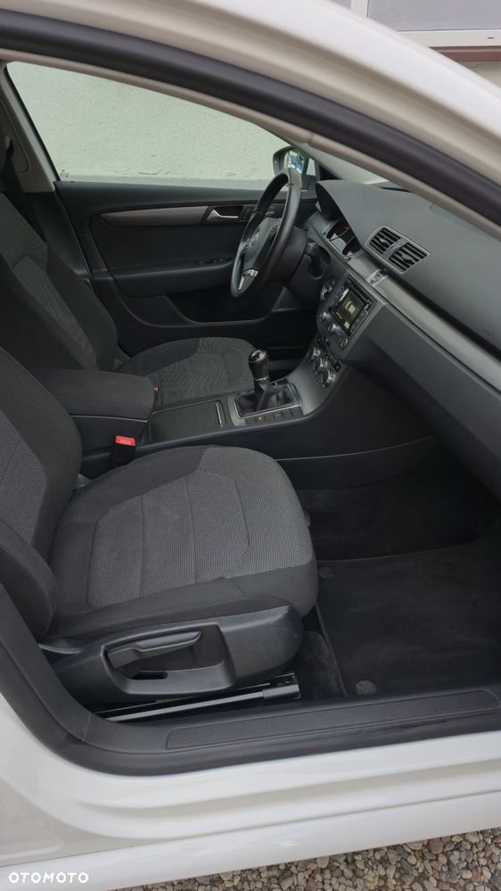 Volkswagen Passat 1.6 TDI Comfortline - 19